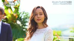 完璧美女に男たちが早くも虜に…祖父はホテル経営、お嬢様で容姿端麗なエリーに「苦しいくらいに綺麗」