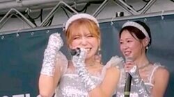 アイドル活動も行う超人気レースクイーン、ライブにサイン会と多忙な仕事ぶり