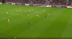  「変態パス！」「これはエグい」伊東純也が美しすぎる“神スルーパス”を炸裂した瞬間　正確無比のコントロールで守備陣を一気に崩壊させた圧巻テクニック