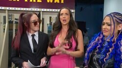 「普通に怖い」日本人美女レスラーの背景で…“何か”が映り込む珍現象…恒例のくだりにファンツッコミ「また出てきた」