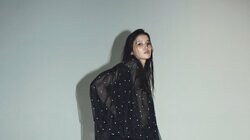 「今の自分の脚が過去一番に好き」 モデル・せいら初のスタイルブックから美脚際立つカット