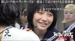 新しい学校のリーダーズSUZUKA、本番5分前・メイク直し中の素顔（メガネなし）に反響「愛嬌があるイケ面って最高」