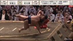 館内大興奮！若元春、見事すぎる今場所2度目のうっちゃりで逆転勝利 早くも「うっちゃリスト」襲名か
