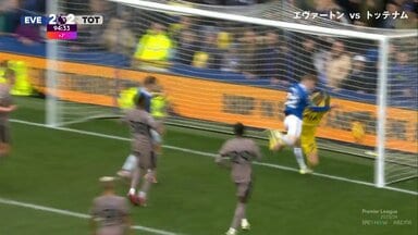 激痛悶絶！点を取られ股間を蹴られて踏んだり蹴ったり…「逝ったな」イタリア代表GKが遭遇したアディショナルタイムの悲劇