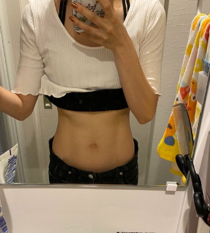 小川麻琴、家トレだけで割れてきた腹筋を披露「すごく綺麗」「継続は力なり」の声 1枚目