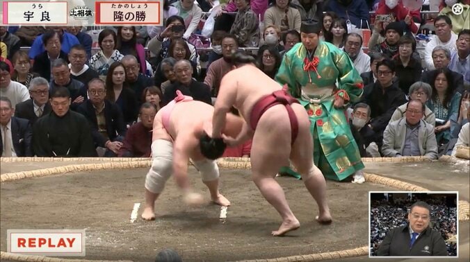 土俵上で人気力士が一回転！ 「なにいまの」「最高の受け身」予想外の決着に館内騒然、本人も驚きの表情 2枚目