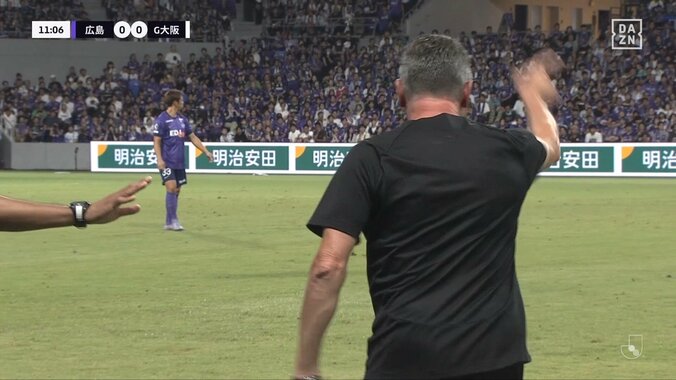 「佐々木翔ごめんやで」ガンバFW、競り合い時の“顔面肘打ち”→イエローカードで身内サポから厳しい声「相手の怪我だけは気をつけて」 5枚目