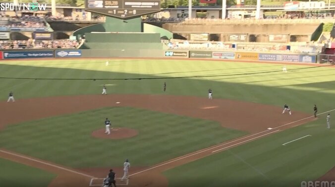 【写真・画像】どうなってんだよ！ フリーマンが“超絶ファインプレー”「エグすぎる」体勢がスゴいことになる“スーパー神キャッチ”… 球場騒然　1枚目