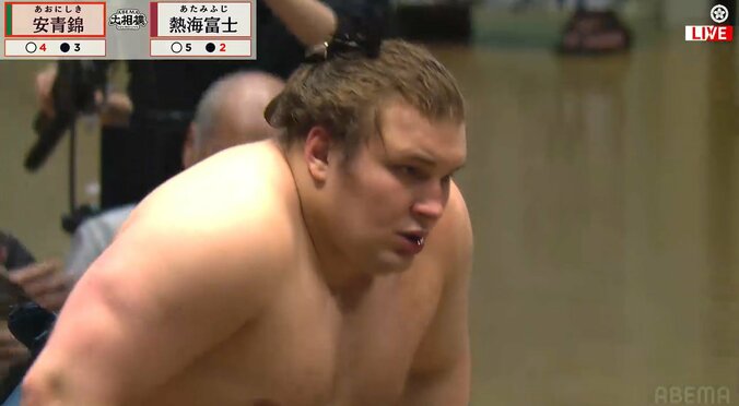 安青錦が“鬼の形相” 熱海富士を撃破で「青鬼だ」「こんなの見たことない」驚きと興奮 “鬼気迫る”表情に反響相次ぐ 2枚目