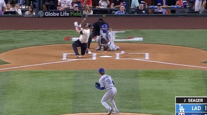 【写真・画像】何が起きた…？ 山本由伸、強烈ピッチャー返しで“まさかの光景”「ミラクルやん」「スゲえ…」 鋭い打球があわや直撃→エドマンが“超ファインプレー”　1枚目