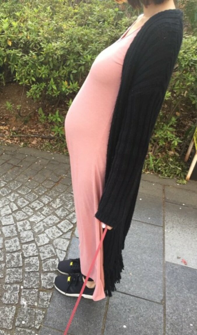 尾崎ナナ、妊娠7ヶ月目のふっくらお腹公開「胎動も日に日にはっきり」 1枚目