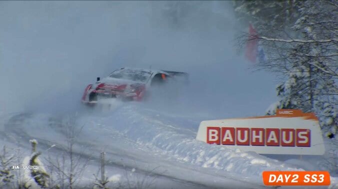 「なんというセーブだ！」世界ラリー、雪の中に突っ込むも驚異の生還 あわや大惨事の“強行突破”にSNS騒然 3枚目