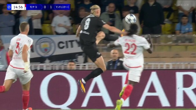 ありえないだろ！怪物ハーランド、超人的“ジャンピングループ”が話題沸騰「やばすぎる」「まさに理不尽」超速抜け出し→圧巻ワンタッチゴラッソが決まった瞬間 5枚目