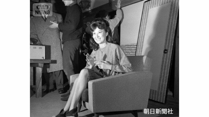 女優・岸惠子さん=1961年12月21日、東京都、朝日新聞社提供