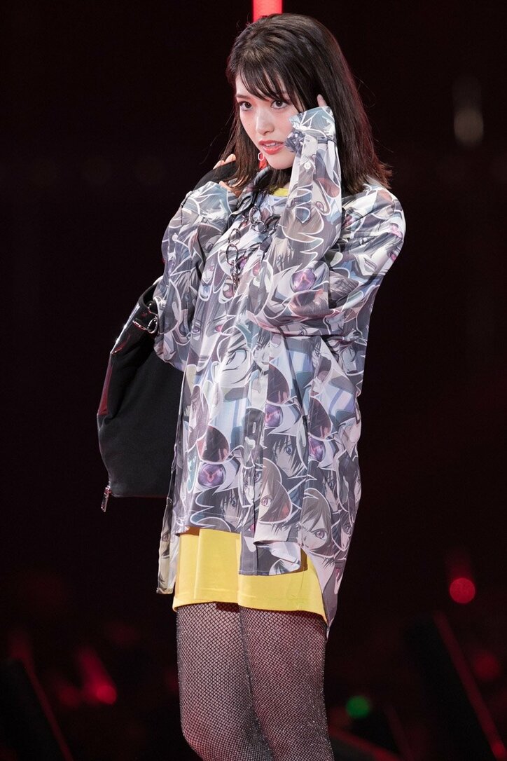 乃木坂46、白石麻衣は”クールまいやん”、松村沙友理は”にこるんポーズ”でTGCランウェイ堂々闊歩