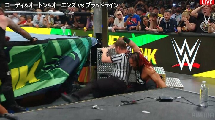 【写真・画像】【画像】レフェリーを“完全失神”に追い込んだ誤爆（複数カット）　3枚目