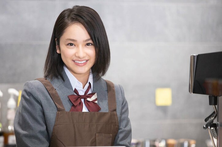 現役大学生・平祐奈、パン屋で接客を体験　「いつかバイトしてみたいな」