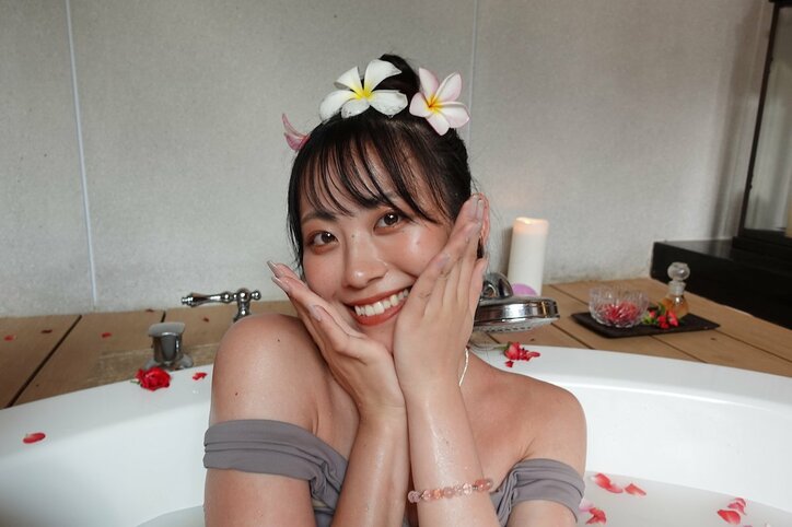 ピーター・アーツに驚きすぎで話題 表情豊かな美人ラウンドガール・まえだまはるの水着オフショットを一挙公開『シャッフルアイランド Season4』