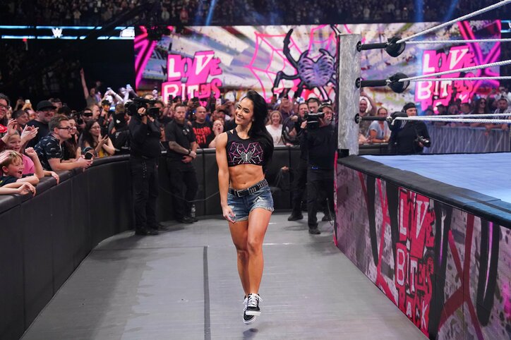 【画像】電撃復帰の美女レスラー、“全盛期ばり”バキバキ腹筋