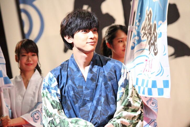 菅田将暉、橋本環奈の演技を絶賛「鼻をほじったり、ゲロを吐いたり」