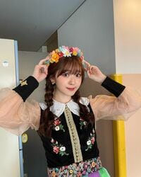 鈴木愛理の“三つ編み花冠”ショットに「めちゃくちゃ可愛かった～！」「お顔が天才的」とファン歓喜