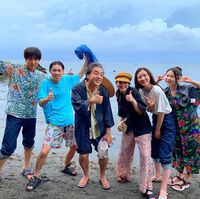 永野芽郁、『オヤハル』メンバーとの集合写真公開「ずっと大好きなドラマです」「最高のメンバー」の声