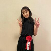 清原果耶、黒ドレス＆ダブルピースで毎日映画コンクール助演女優賞受賞を報告