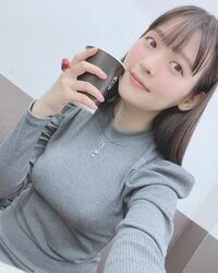 上坂すみれ、タイトなニットワンピ姿を披露！「破壊力がヤバい」「最高に美しい」と大好評