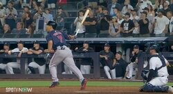 全員ポカーン… 一体、何を見てるんだ！？ 吉田正尚の“起死回生弾”にドン引き… 打たれた瞬間のヤンキースベンチがヤバすぎる「天国から地獄」「悲惨すぎる」