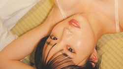 #ババババンビ・岸みゆと部屋でじゃれ合い…『週プレ』で“1泊2日の温泉旅行”グラビア