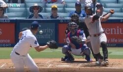 球場騒然！ 復帰したレジェンド左腕・カーショウにいきなりハプニング発生… 強烈なピッチャーライナーが直撃　ネット上はドン引き「怖すぎる」「投げててすげえな…」