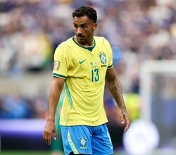 「日本の回し者か？」ブラジルDFに母国ファン激怒…失点直結パスミスに「ふざけるな！」「サノにアシストかよ」【W杯】