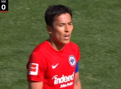 “戦う皇帝” 長谷部誠、激怒！ 試合開始早々にゴールを献上、味方選手を一喝して鼓舞 「おい、何やってんだよ」「これはダメなやられ方」