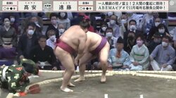 行司が転倒するハプニングに館内どよめき…物言いが付き取り直しの一番に元若乃花「行司さんも転んで焦ってますから」