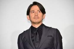 岡田准一、福士蒼汰から酒席のストイックな様子暴露される「武士のよう」