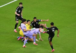 どうした？ 韓国代表GK、まさかの落球…“痛恨ミス”で「国内が荒れそう…」「コミュニケーションの問題」解説陣が議論した失点シーン