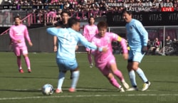 天才すぎる！引退・柿谷曜一朗、“超高速”の股抜き突破が「オシャレ」「THIS IS 柿谷」元同僚も驚愕「股ってあんなに通せるもんなん？」