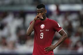 カタールは「W杯史上最悪のホスト国」なのか　連敗でグループ敗退が決定した開催国の不名誉な記録