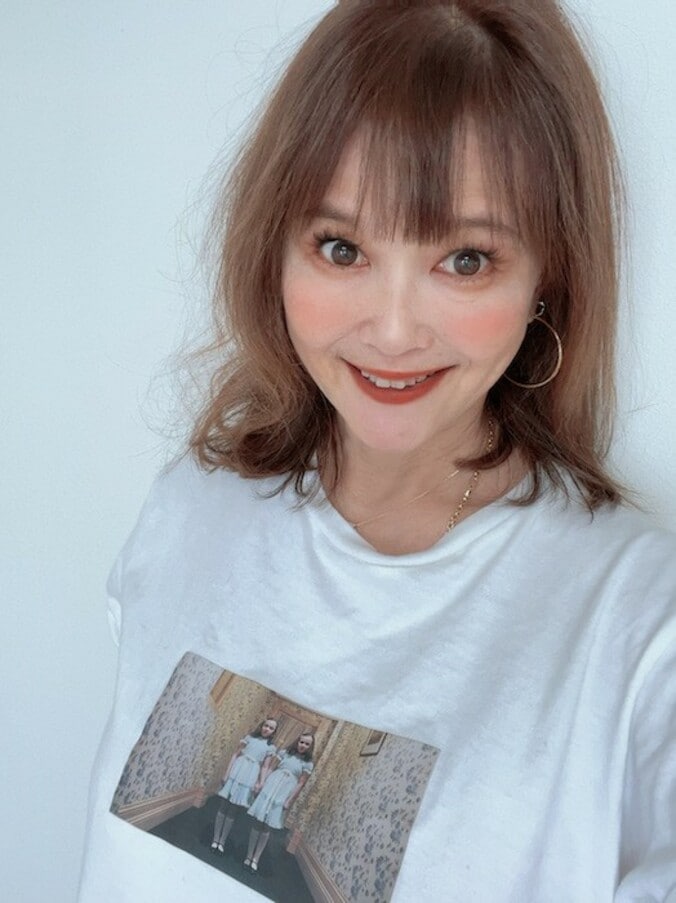  高見恭子、髪を染めて数cmカットした姿を公開「すっきり」  1枚目