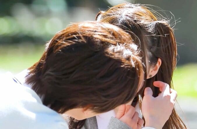 佐藤健似と話題のイケメン男子、可愛すぎる激モテ高2女子の顔に近づき