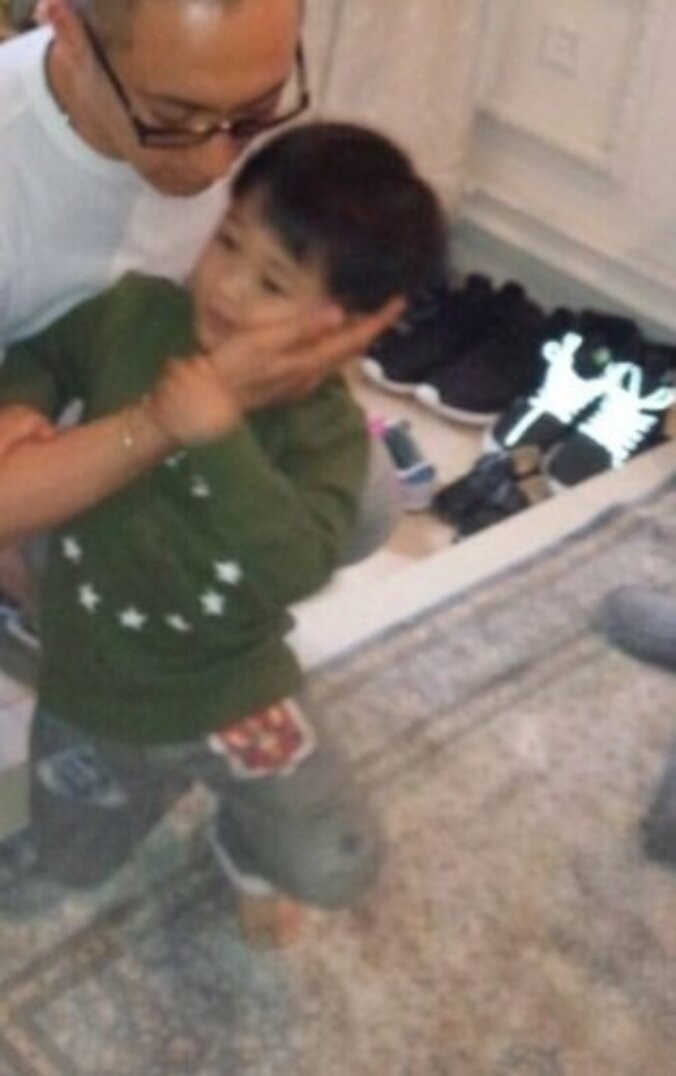 海老蔵、勸玄君たちの“お見送りショット”公開　「癒される」の声殺到 3枚目