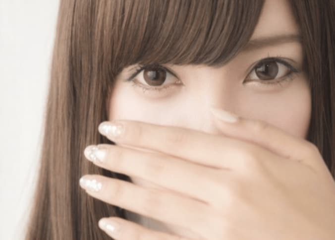 ざわちん、「白石麻衣のものまねメイク」を乃木坂メンバー4人に施す 1枚目