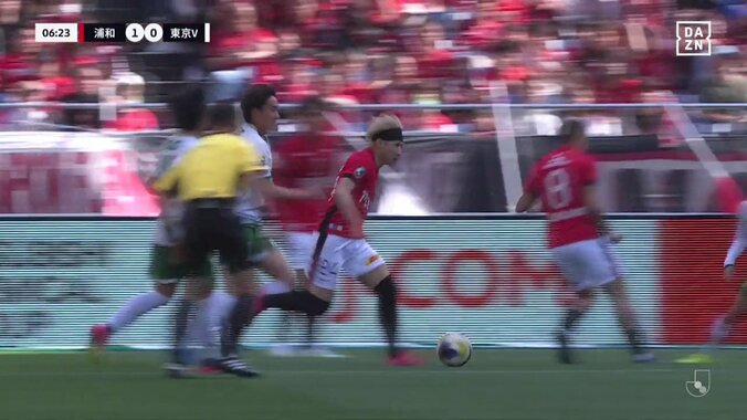 1トップ起用で超覚醒！浦和・松尾佑介、ファン驚愕のキレキレカットイン＆ゴラッソ！「絶好調」「完璧すぎ」鮮やか過ぎるコントロールショットに「ひとりでやってのけたな」 3枚目