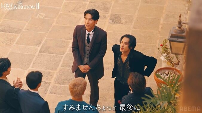 【写真・画像】美脚際立つ“童顔”24歳vs“異次元色気ボディ”27歳、1人の男性を奪い合う様子に「うわぁバチバチじゃん！」「見てる前で…」　2枚目