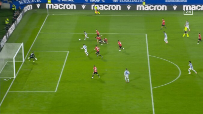 「PKないんかい！」久保建英、まさかの転倒→即復活に騒然「すごいな」「ナイスガッツ」２連続突破で決定機演出の一部始終 2枚目