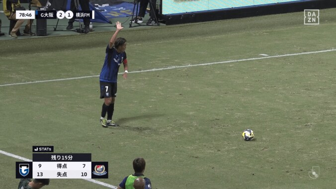 驚愕！ 天才・宇佐美貴史、“ありえない”直接FKスーパーゴール「なにこれ！？」「ボール一個分あるかないか…」予想外のコースを射抜いた瞬間 4枚目