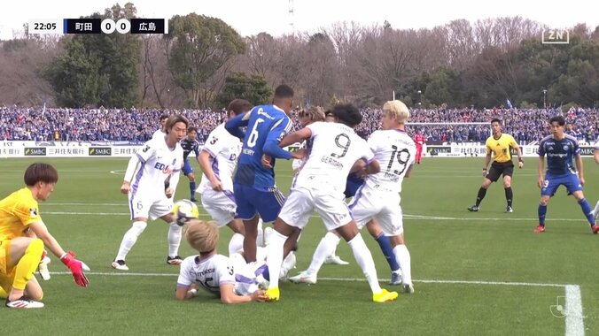 【映像】町田・相馬、GKの目の前に投げ込んだ特大ロングスロー