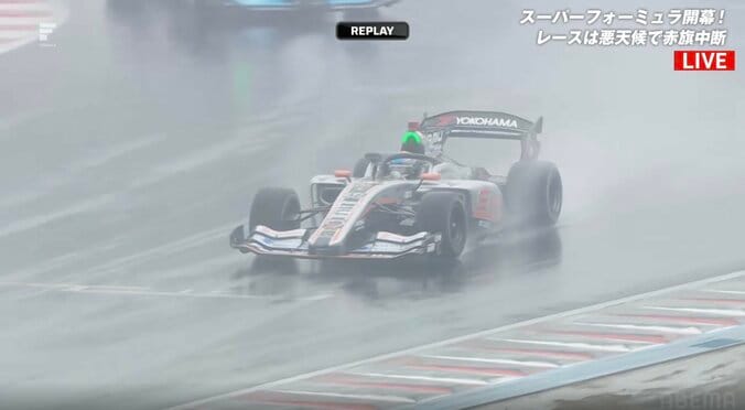 日本最速レース開幕戦で大波乱 SC先導も雨で赤旗「100km/h位でもハイドロする」1時間超中断→再開もアクシデント続出 4枚目