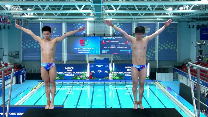 「ヤバい」「すげえ」日本代表も笑うしかない！中国ペアが“奇跡のシンクロ”＆圧巻ノースプラッシュ！国の威信をかけた超人演技に会場大喝采 4枚目