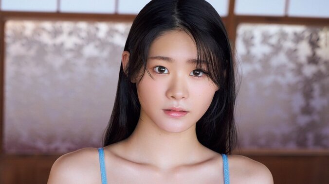 【写真・画像】“初水着デビュー” CIDER GEM・野村るな、B89＆クビレの圧倒的スタイル披露 『ヤンマガ』巻末グラビア　1枚目